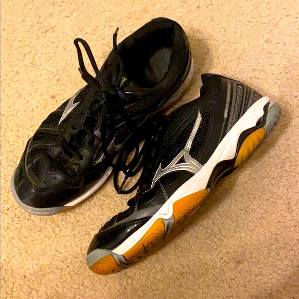 Mizuno volleyball shoes
